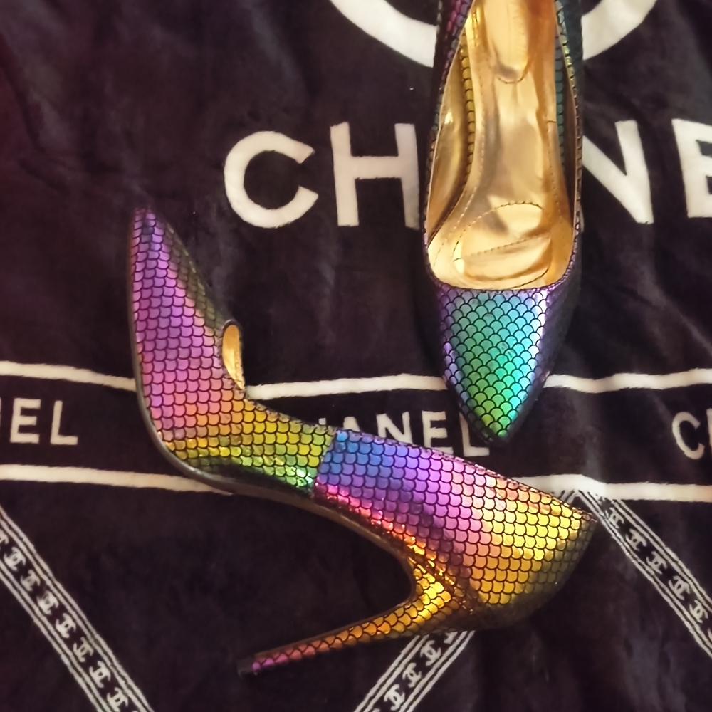 Chic Multicolor Heels with Iridescent Finish